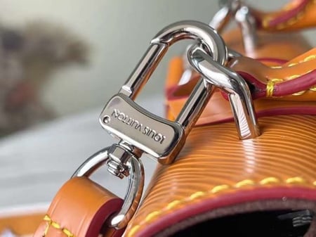 حقيبة LV كلوني بستراب قماش