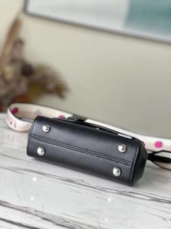 حقيبة LV كلوني بستراب قماش