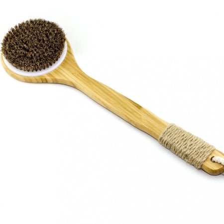 فرشاة التقشير الجاف للجسم