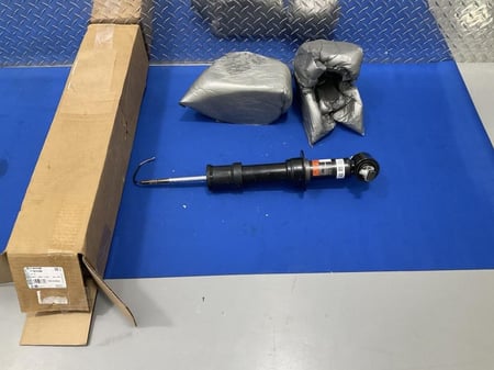 بدون منفاخ عدد 1 مساعد أمامي تاهو يوكون سييرا اسكاليد  من 2021 الى 2024 اصلي وكاله شامل رسوم الشحن (رمز الكود 6WM , 6WL,7WL,7WM)