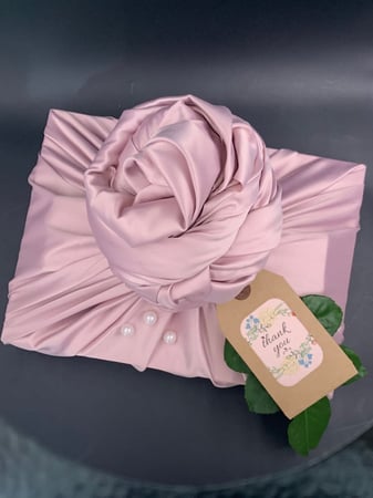 تنسيق الهديه على قماش حرير