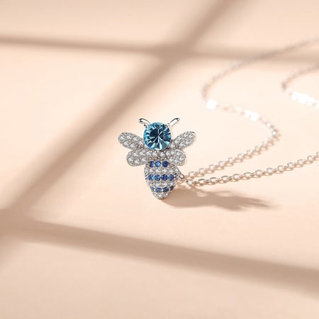 عقد نحلة اندرينا