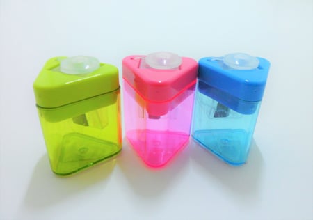 براية كوم الماني شكل مثلث مع غطاء متوفر عدة الوان