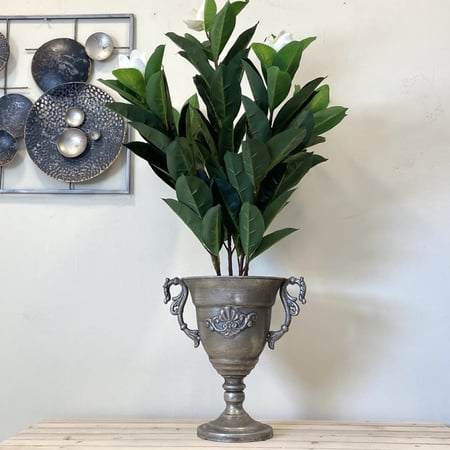 ديكور أنتيك معدني بشكل كأس فاخر