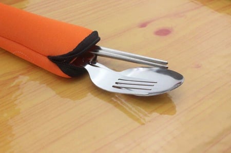 حافظة ادوات اكل فارغة