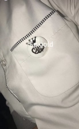 بروش صدف مقاس الوسط بالاسم مع التاج