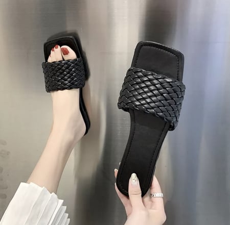 شبشب اسود مريح