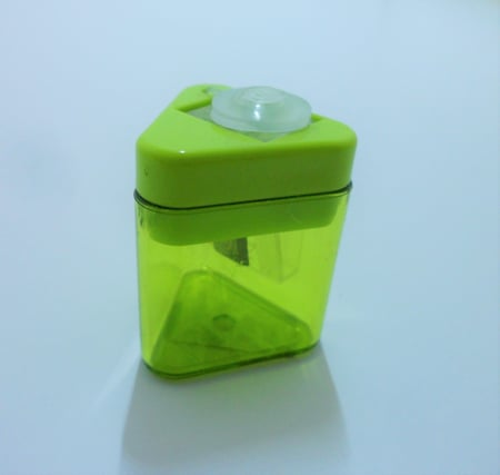 براية كوم الماني شكل مثلث مع غطاء متوفر عدة الوان