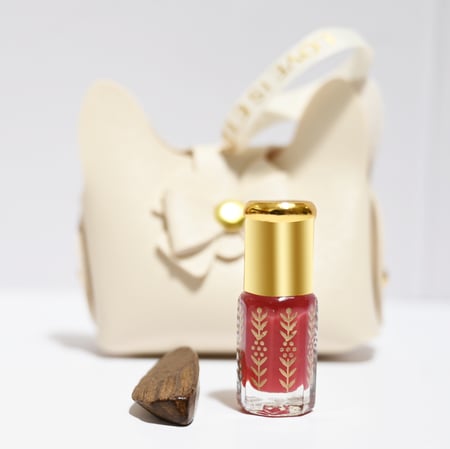 توزيعات مسك وعود مع شنطة جلدية فاخرة ( 6 حبات - نصف درزن )