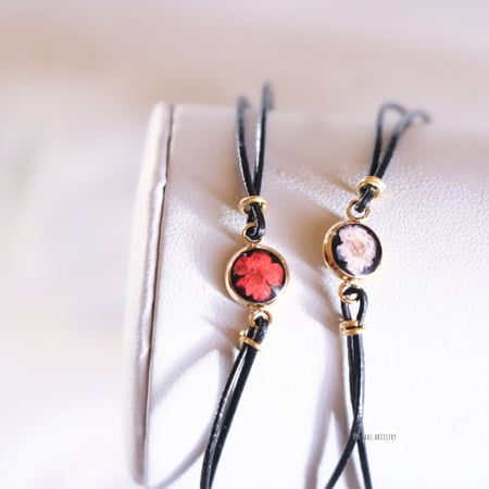 red & pinkلون احمر  اسوارة