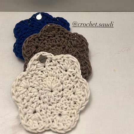 قاعدة أكواب 3 ألوان