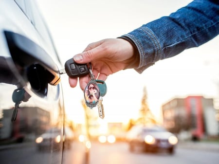 طريقة طباعة الميداليات الحرارية باستخدام المكبس الحراري والورق