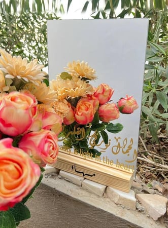 ستاند خشب طبيعي بني مثالي لعرض منتجات هدايا الطباعة الحرارية