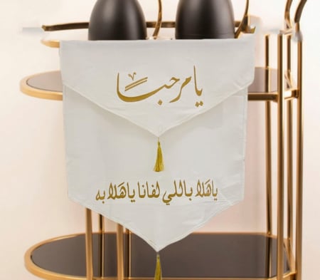 مفرش ضيافة سادة كبير مقاس 64 في 55 سم