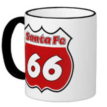 صورة مقربة توضح جودة طلاء السبلميشن على كوب طباعه بحواف سوداء 11 أونصة