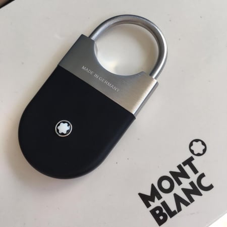 ميدالية مونت بلانك قفل