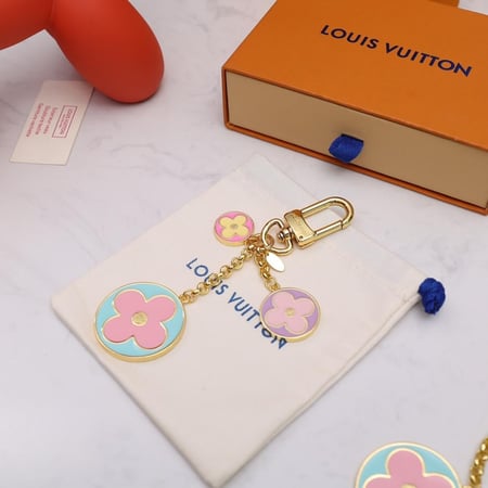 ميدالية لويس فيتون النسائية