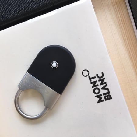 ميدالية مونت بلانك قفل