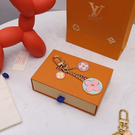 ميدالية لويس فيتون النسائية