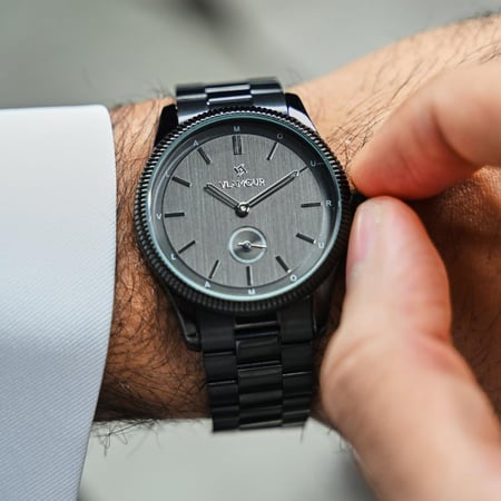 ساعة رجالية بسير ستيل بلون اسود