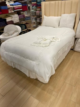 طقم مفرش نفاس مع سله موسى