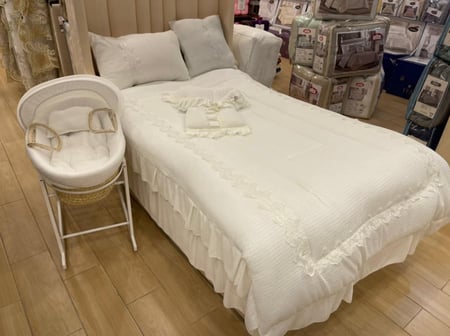 طقم مفرش نفاس مع سله موسى