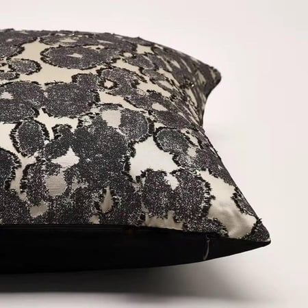 غطاء خدادية بيج فاخر بنقشة فنية ناعمة