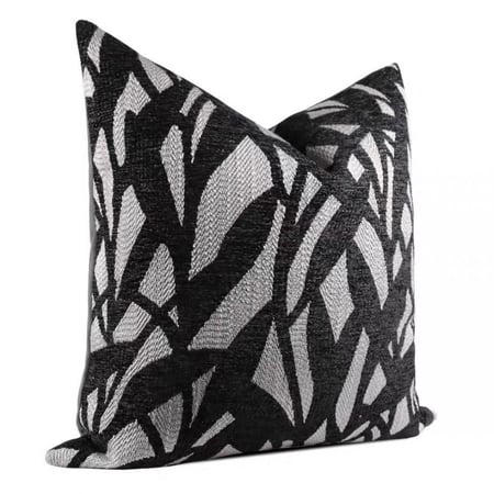 غطاء وسادة رمادي واسود بنقش مميز