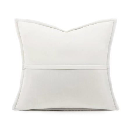 مخدة أوف وايت فاخرة تناسب ديكور الكنب العصري