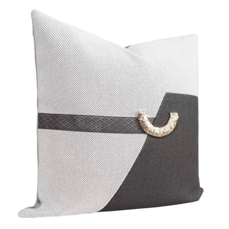 غطاء وسادة رمادي بإكسسوار ذهبي