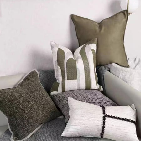 مجموعة انيقه من اغطية الوسائد زيتي