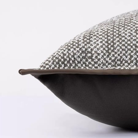 خداديه بني وابيض بحواف جلد بني