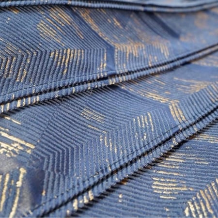 غطاء وسادة ازرق بتصميم شيفرون