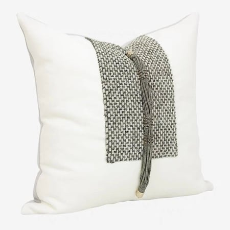 غطاء خدادية أبيض واخضر مزين بإكسسوار اخضر