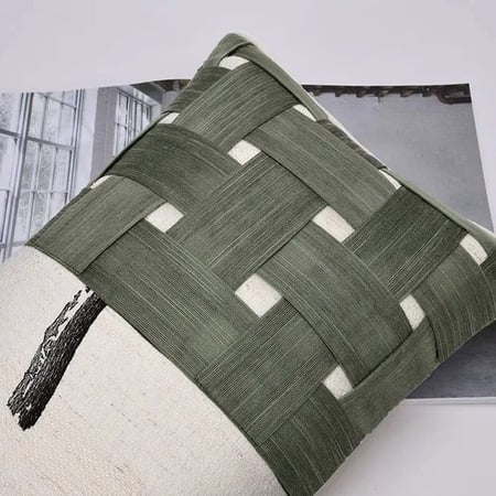 غطاء وسادة اوف وايت واخضر