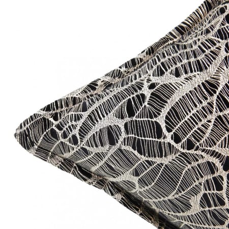 غطاء وسادة رمادي بتطريز انيق