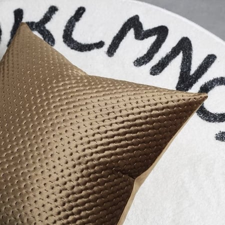 غطاء وسادة باللون البرونزي