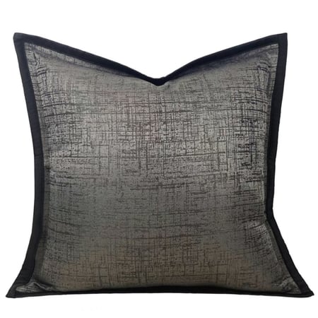 غطاء وساده رمادي غامق