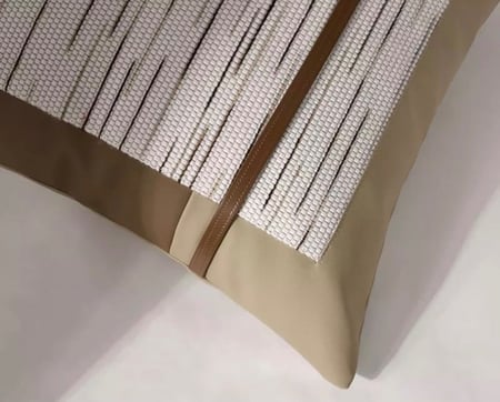 غطاء وسادة مودرن بدرجات البيج والبني