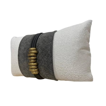 غطاء خدادية أنيق بتصميم ابيض ورمادي مع لمسة ذهبية | كوشنز فاخره