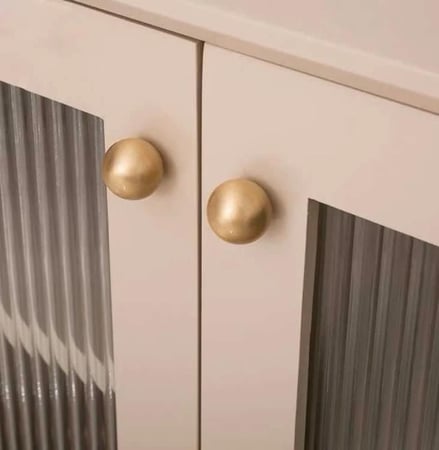 مسكه دواليب وادراج ذهبي كروي