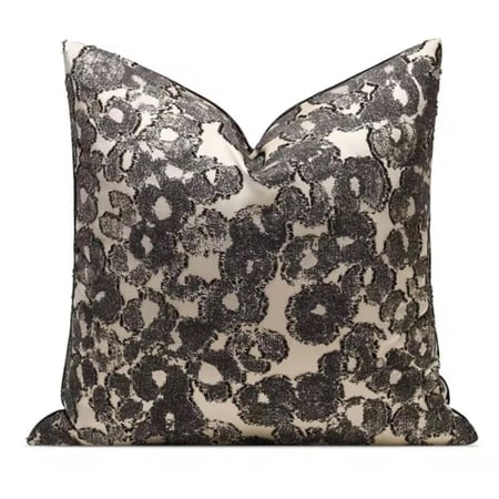 غطاء خداديه بيج فاخر بنقشة فنية ناعمة