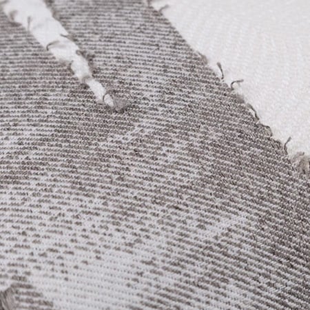 غطاء وساده رمادي وبيج