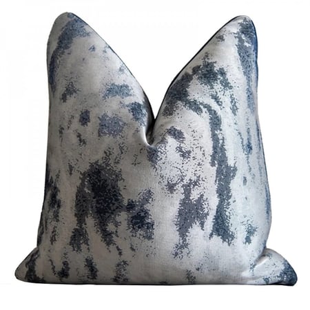 غطاء وسادة ازرق وفضي