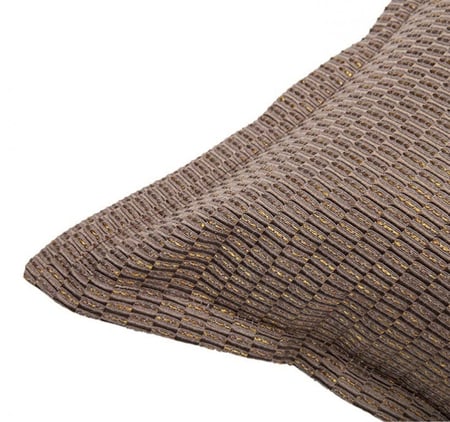 غطاء وسادة انيق باللون البني