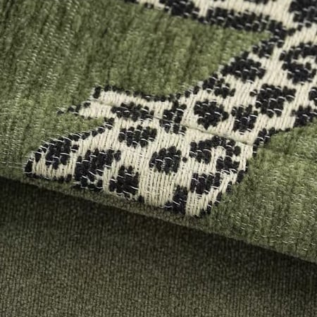 غطاء وسادة أخضر فستقي برسمة نمر