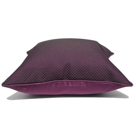 غطاء وسادة باللون البنفسجي