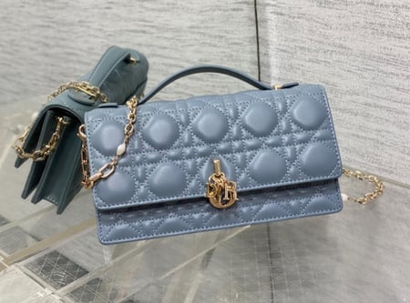 شنطة ديور سماوي مطفي ماستر
