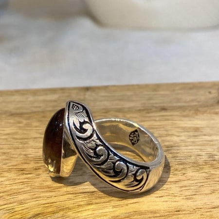 خاتم فضة رجالي در نهري طبيعي