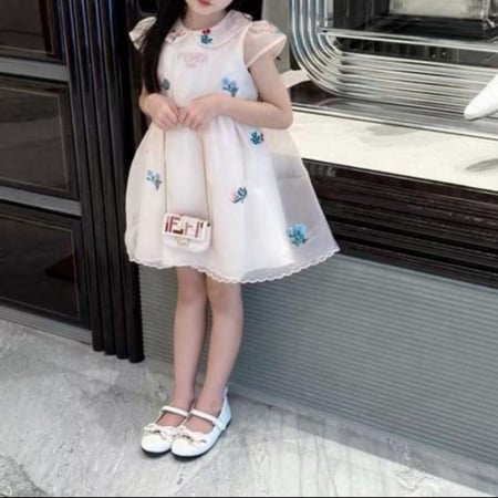 فستان وردي قماش اورقانزا وتطريز وردات وشعار فندي